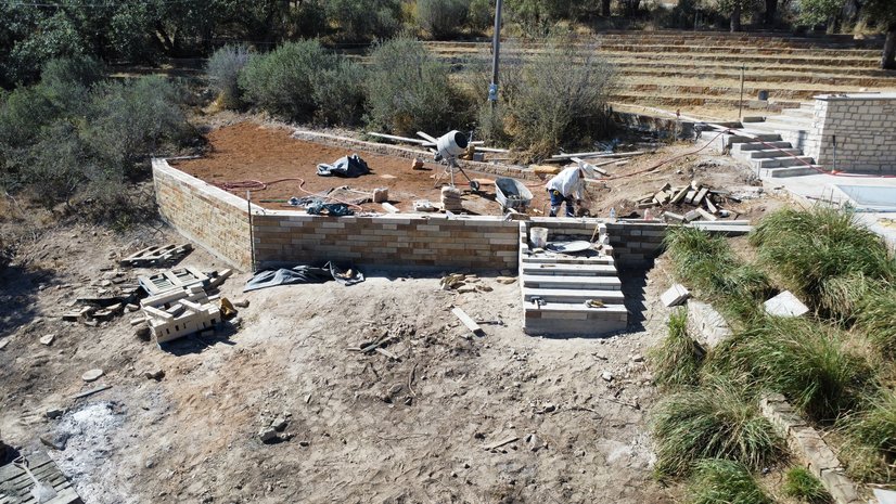Construction of retaining walls 1